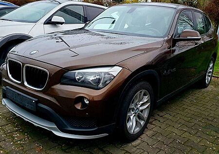 BMW X1 Baureihe 18 i sDrive Navi BiXenon NUR 26TKM !