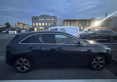Kia Cee'd Ceed / 1.6 CRDi DCT