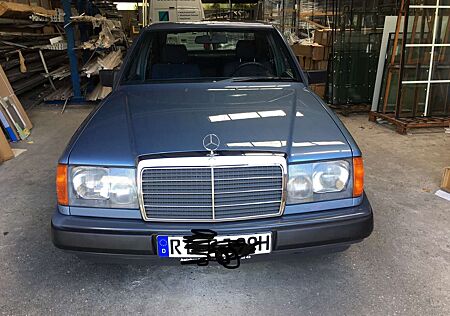 Mercedes-Benz E 230