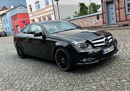 Mercedes-Benz C 220 CDI DPF Coupe BlueEFFICIENCY Edition