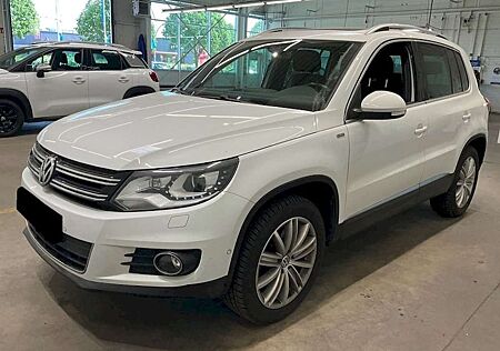 VW Tiguan Volkswagen / 2.0 TSI / 132 kW / 180 PS / 4Motion / Life