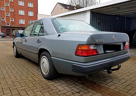 Mercedes-Benz E 230 E-Klasse