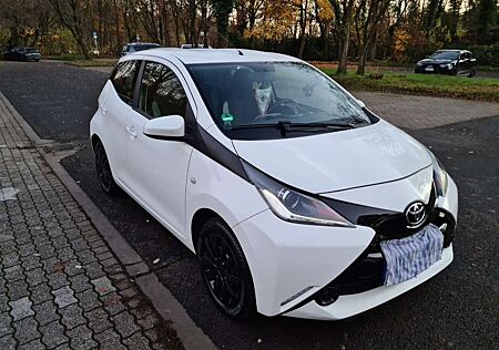 Toyota Aygo 5-Türer x