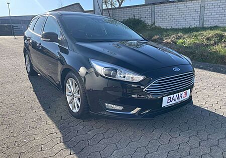 Ford Focus Turnier Titanium *2 Hand * AHK * R-Kamera