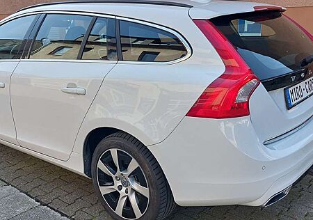 Volvo V60 D6 Twin Engine Geartronic Summum