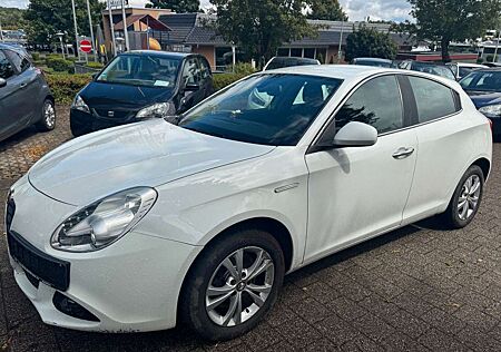 Alfa Romeo Giulietta 2.0 JTDM Turismo *MFL*TEMPO*PDC*8-fach