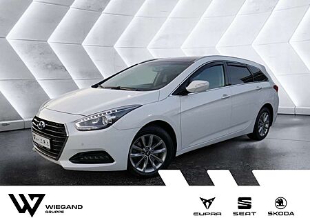 Hyundai i40 cw 1.7 blue Trend PDC SHZ NAVI FACEL.