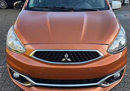 Mitsubishi Space Star . Unfallwagen