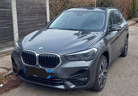 BMW X1 sDrive18i Aut.SportLine,AHK,Parkass.,Garantie27