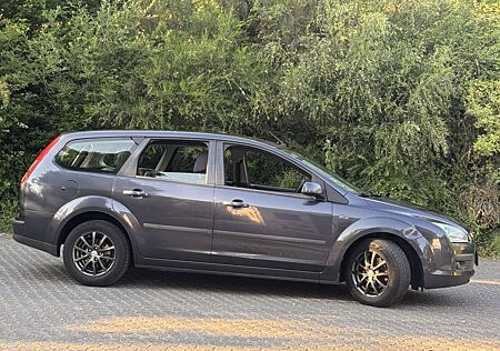 Ford Focus Turnier 1.6 16V Titanium