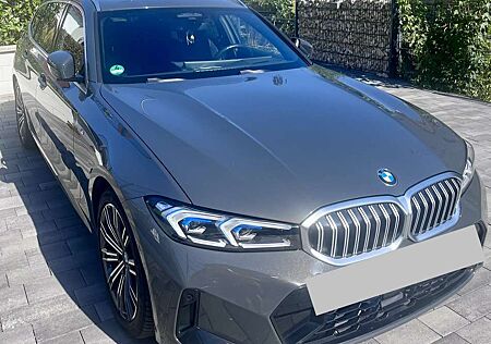 BMW 330 d Touring Aut. M Sport Ausst. Mild-Hyb. 286 PS