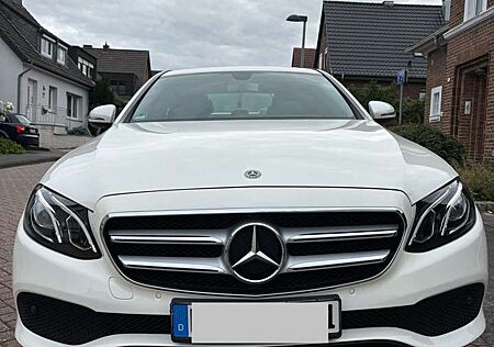 Mercedes-Benz E 200 auto
