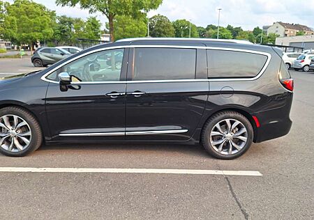 Chrysler Pacifica Limited