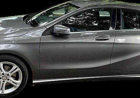 Mercedes-Benz A 180 (BlueEFFICIENCY) 7G-DCT Urban