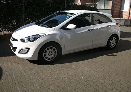 Hyundai i30 1.4 ,Klima, EFH, Allwetter, Tüv Neu !!