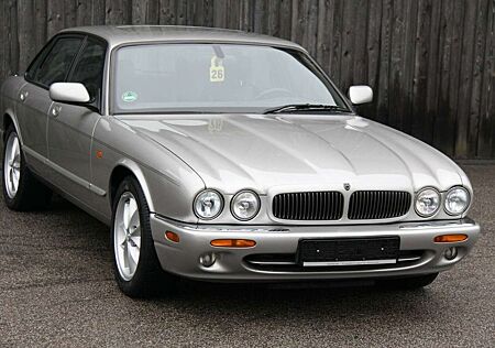 Jaguar XJ 4.0 Executive 2 Jahre Garantie