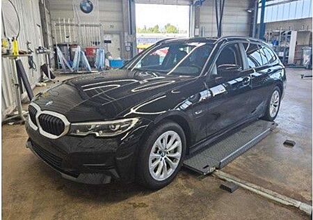 BMW 330 e Advantage Aut/Navi/AHK/Tempomat/SportBoost