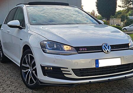 VW Golf Volkswagen 7 SPORT DSG PANO-NAVI-KAMERA-CarPlay-Andro