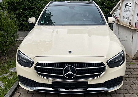 Mercedes-Benz E 220 d *Panoramadach*Navi*Rückfahrkamera