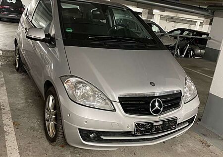 Mercedes-Benz A 180 A-Klasse A180 Special Edition 1.Hand Scheckheft