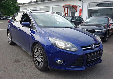 Ford Focus Titanium *Schiebedach + Navi + PDC
