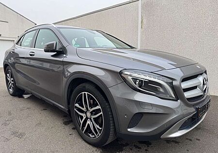 Mercedes-Benz GLA 180 Urban*Pano*LED*PDC*
