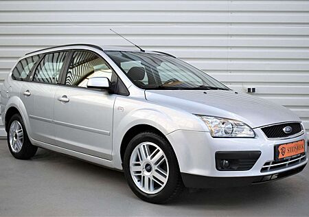Ford Focus 1.6 Turnier Ghia+Navi+Beheiz.Frontscheibe