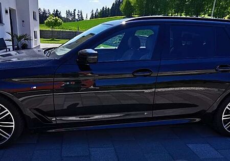 BMW 530d 530 xDrive Touring Aut. / M Paket/ Rückfahrkamera