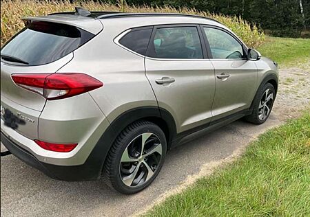 Hyundai Tucson blue 1.7 CRDi 2WD DCTStyle