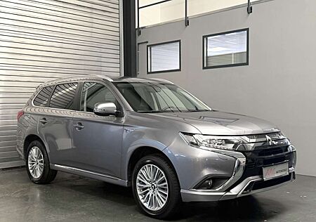 Mitsubishi Outlander PHEV 4WD/AHK/KeyLess/CarPlay/1.Hand