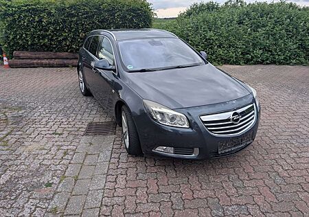 Opel Insignia 2.8 V6 Turbo Sports Tourer 4x4 Automatik Cosmo