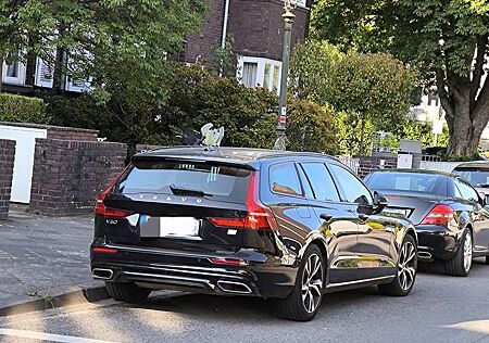 Volvo V60 T6 AWD Plus Dark Navi Pano AHK R.Cam