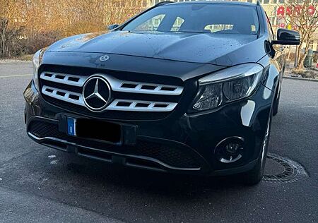 Mercedes-Benz GLA 180 d Business auto
