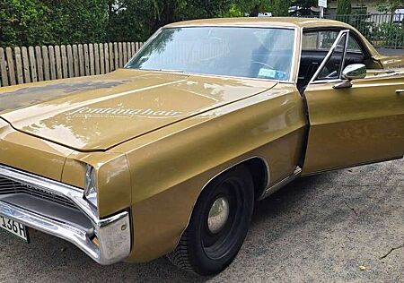 Pontiac Bonneville 4-Door Hardtop