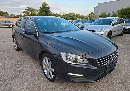 Volvo V60 Kombi Momentum TÜV neu