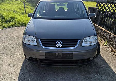 VW Touran Volkswagen 1.6 FSI Highline