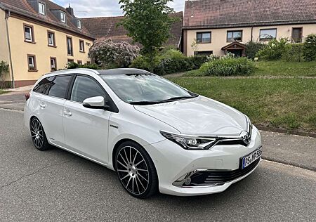 Toyota Auris 1.8 Hybrid Executive mit -Garantie
