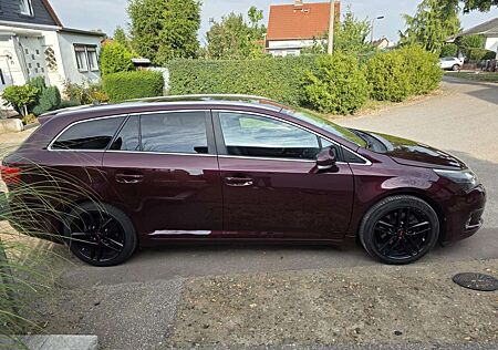 Toyota Avensis Combi 2.2 D-4D Automatik Edition