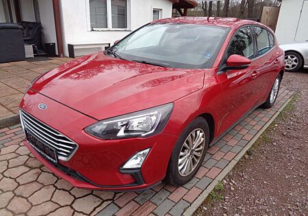 Ford Focus -Titanium Ausstattung -EXPORT