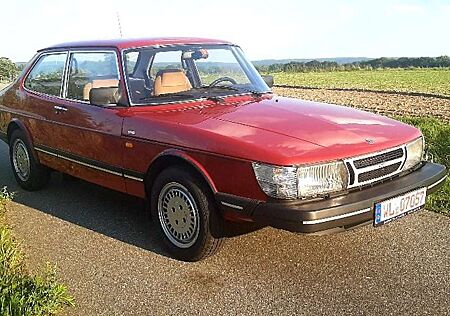 Saab 900 i