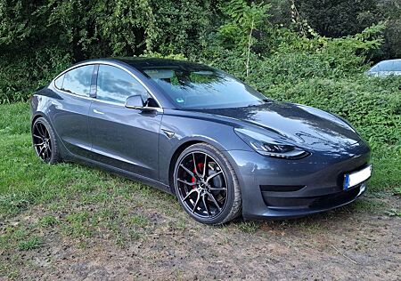 Tesla Model 3 Model 3SR+, AHK, 20", 8-fach bereift, 35mm H&R