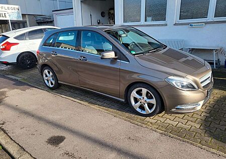 Mercedes-Benz B 180 CDI Automatik,Xenon,Navi ,Reifen neu