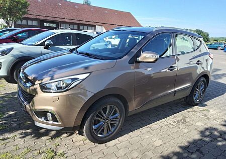 Hyundai ix35 Trend 2WD *AHK + Service neu + Kupplung neu*