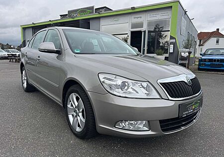 Skoda Octavia Elegance-Klimaautomatik-AHK-1 Hand