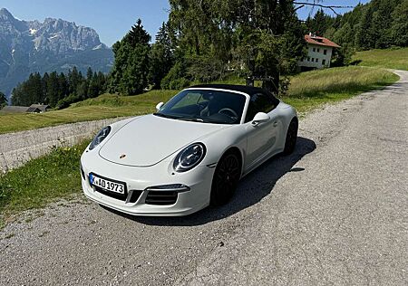 Porsche 911 Carrera 4 GTS Cabriolet PDK / in Kreide foliert