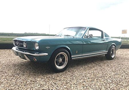 Ford Mustang Fastback GT