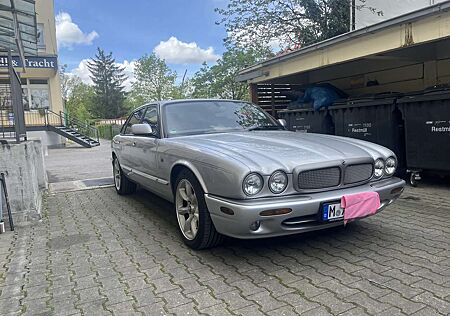 Jaguar XJR