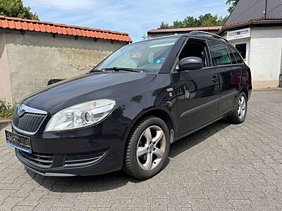 Skoda Fabia 1.2 TSI Family Steuerkette + Tüv neu Scheckheft unfallfrei SHZ PDC