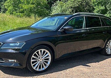Skoda Superb 2.0 TDI Style Vollausstattung Tuv 5/27 Scheckheft