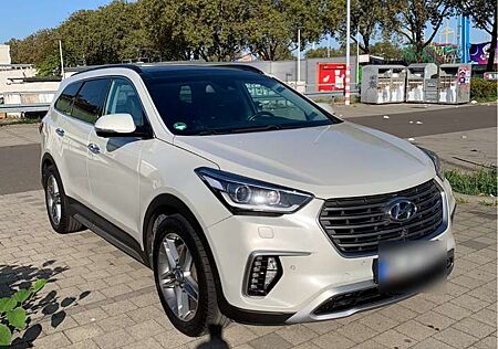 Hyundai Grand Santa Fe 2.2 CRDI 4WD Automatik Premium *VOLL*7 SITZE*